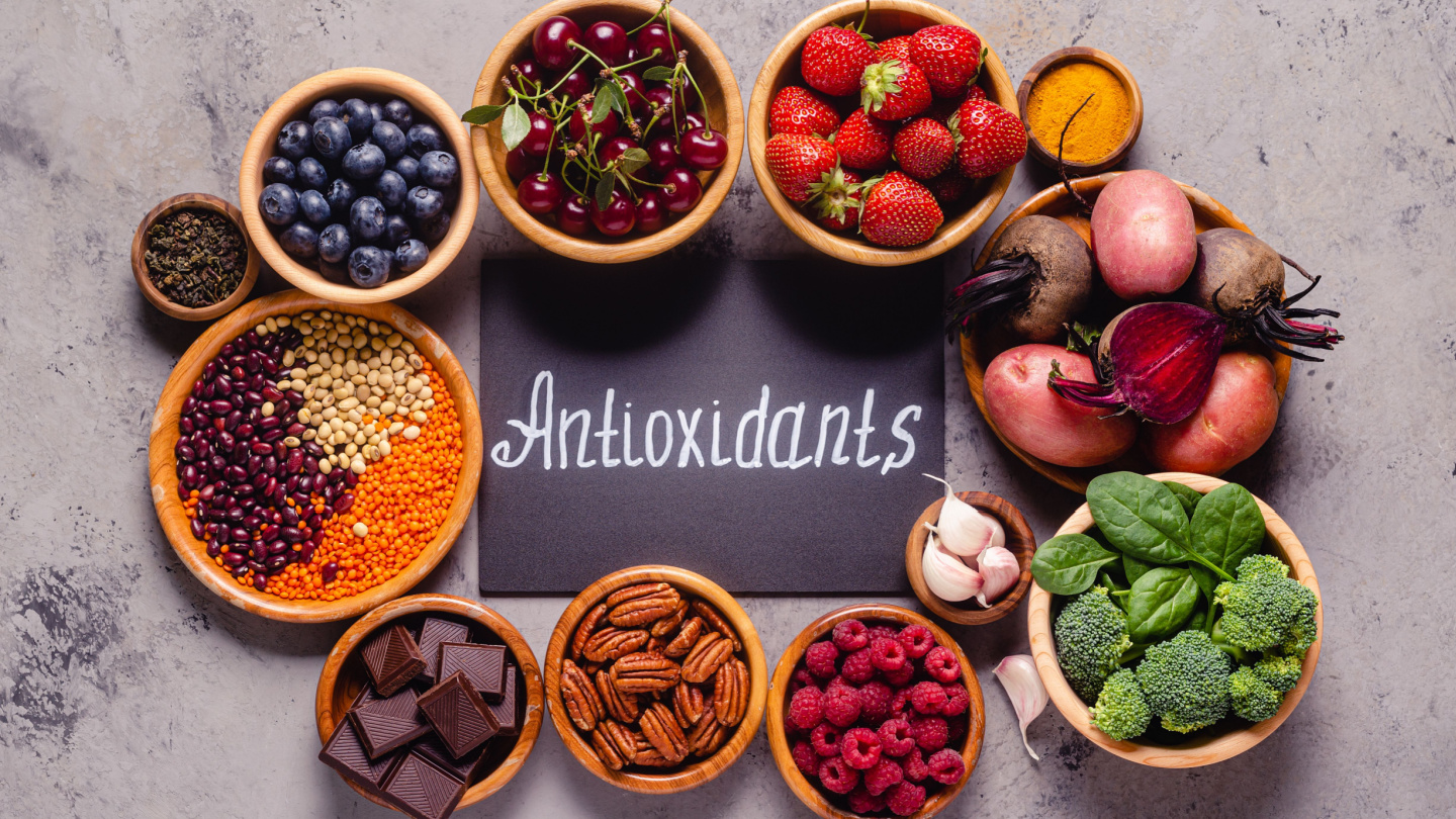 Who are the leading innovators in plant-based antioxidants for the consumer industry?